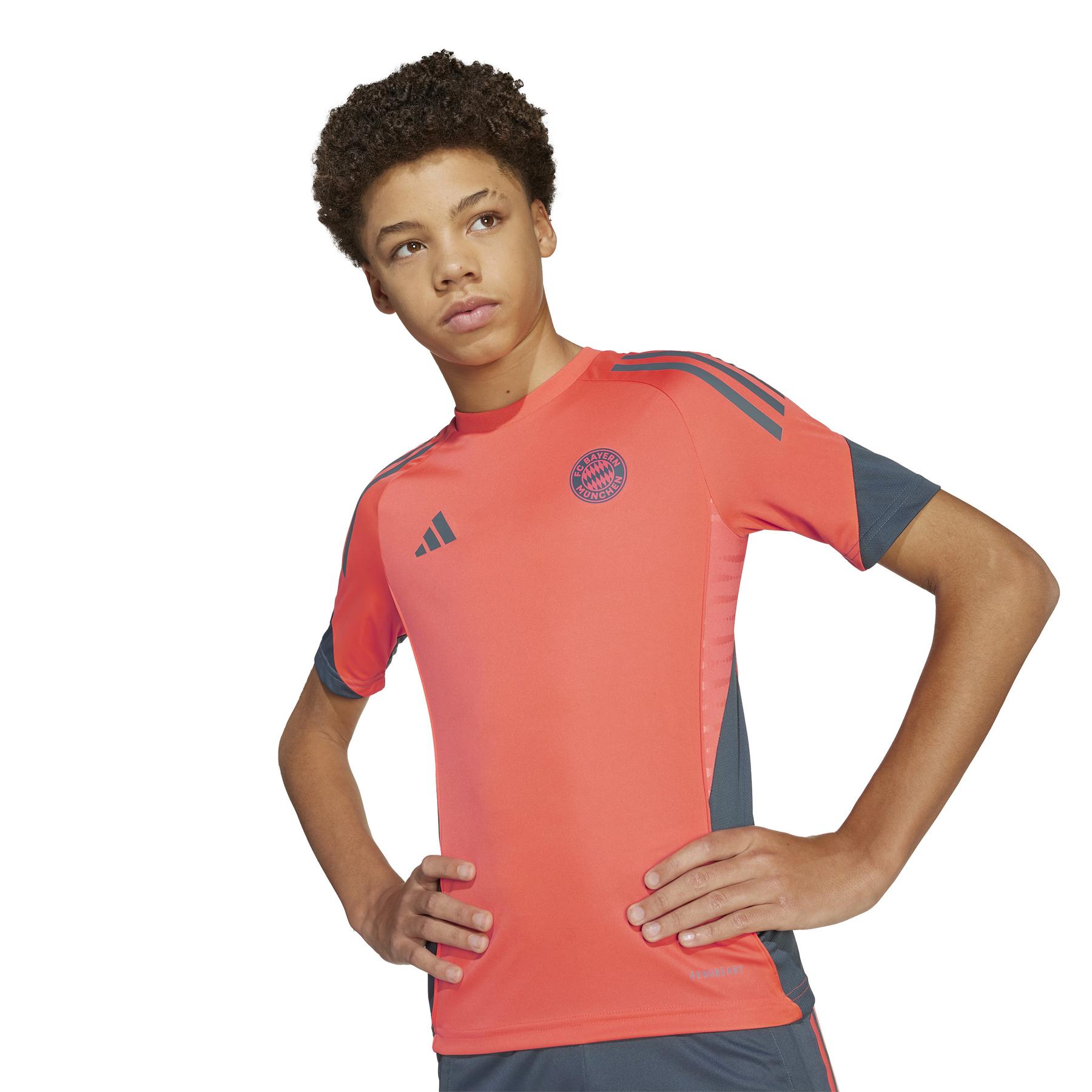 product/a/d/adidas_jn5601_5_apparel_on_model_detail_view_1_white.jpg