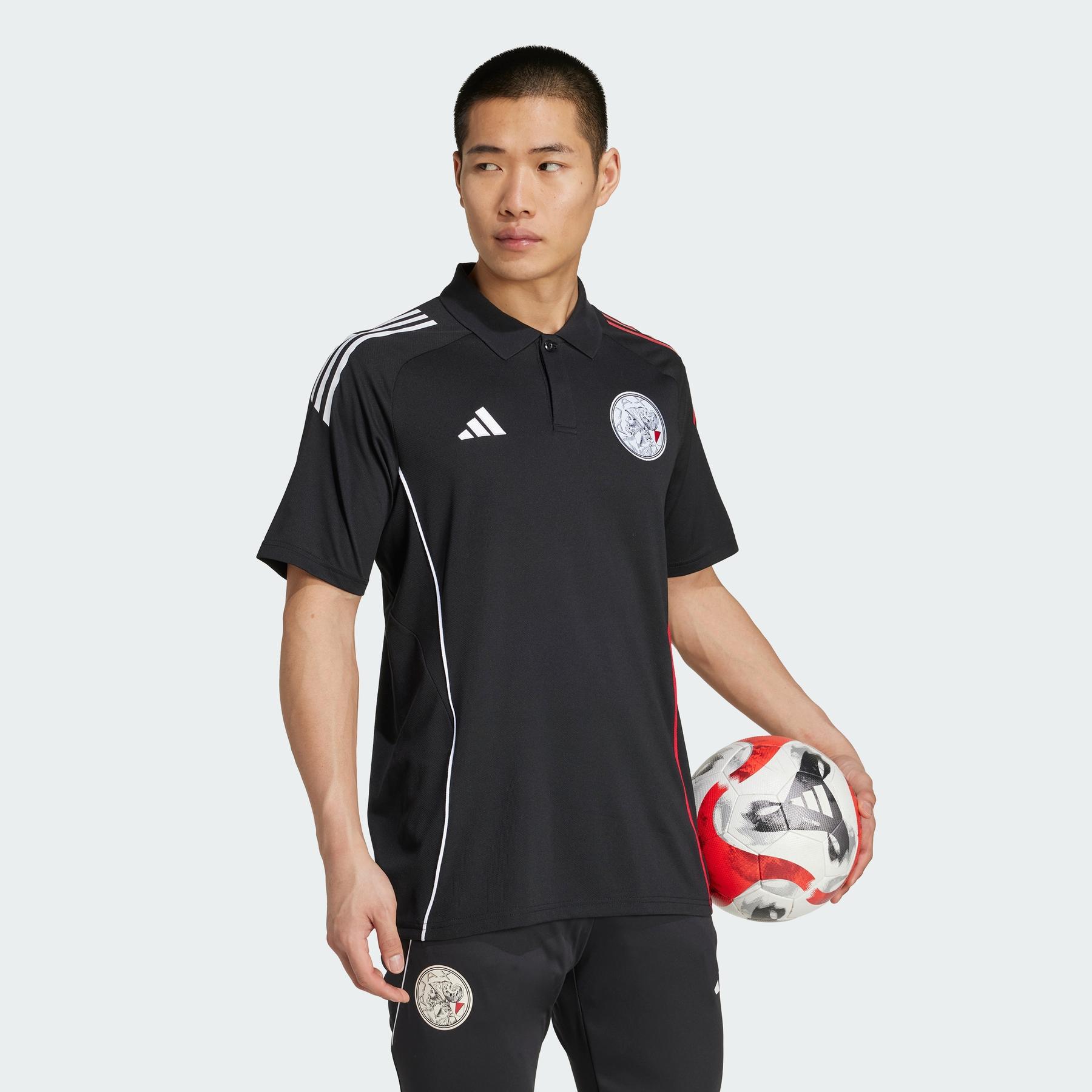 product/a/d/adidas_jp1761_black-white-bolred_3.jpg