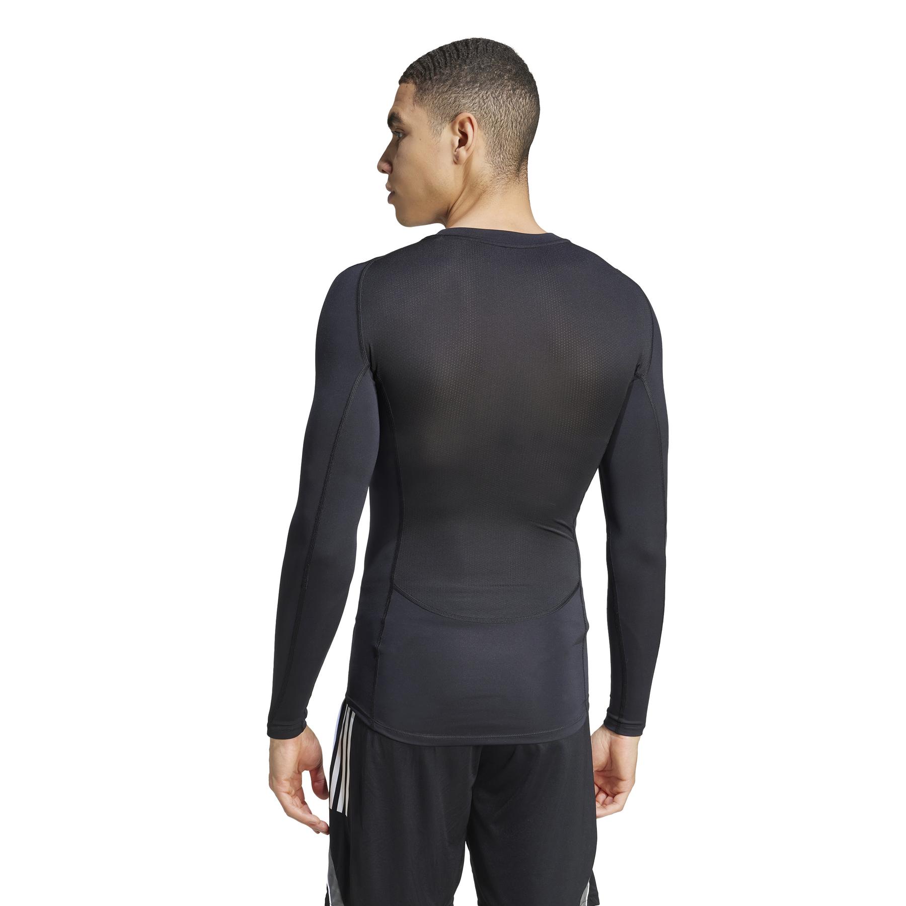 product/a/d/adidas_jp2944_black_3.jpg
