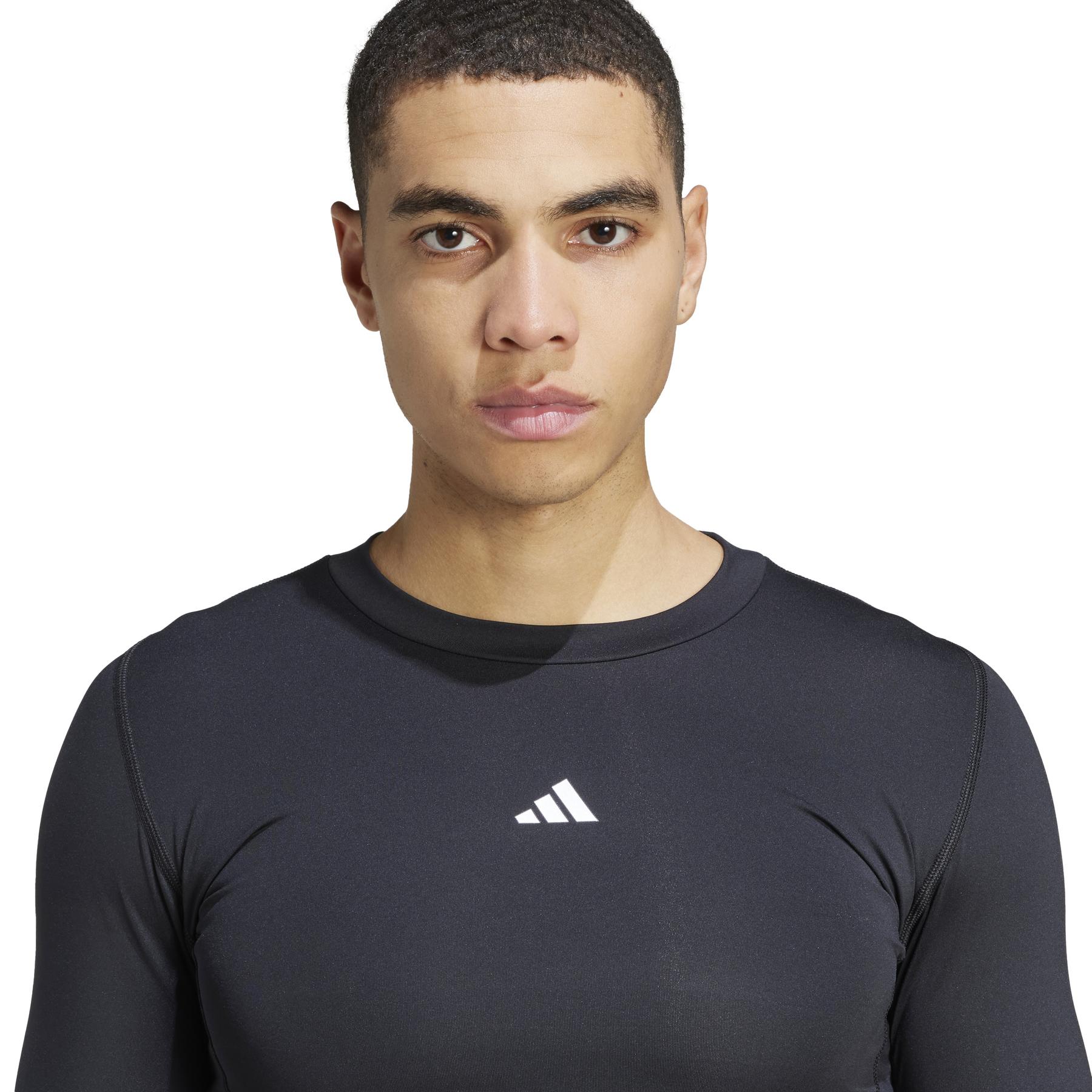 product/a/d/adidas_jp2944_black_5.jpg