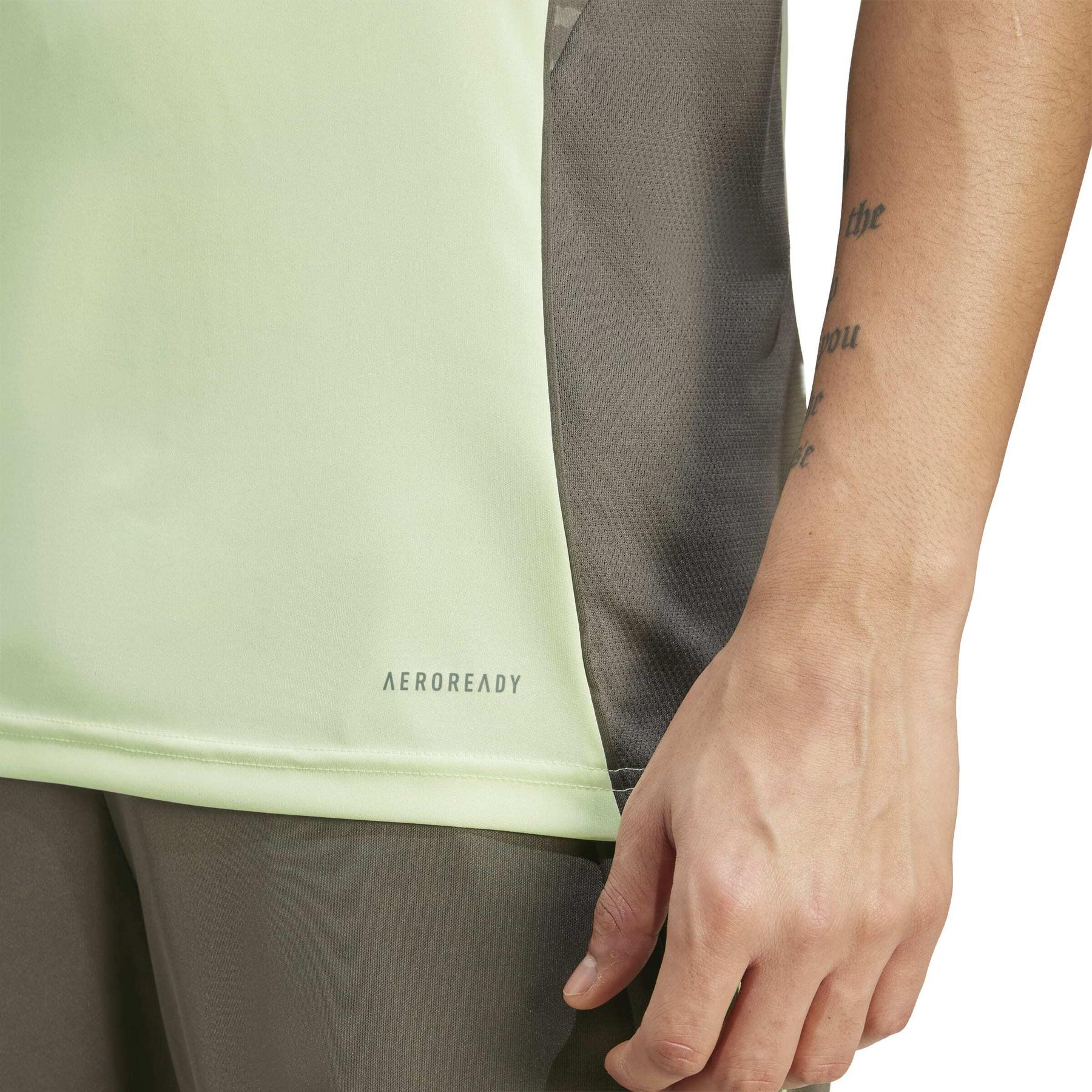 product/a/d/adidas_jp3977_7_apparel_on_model_detail_view_2_white.jpg