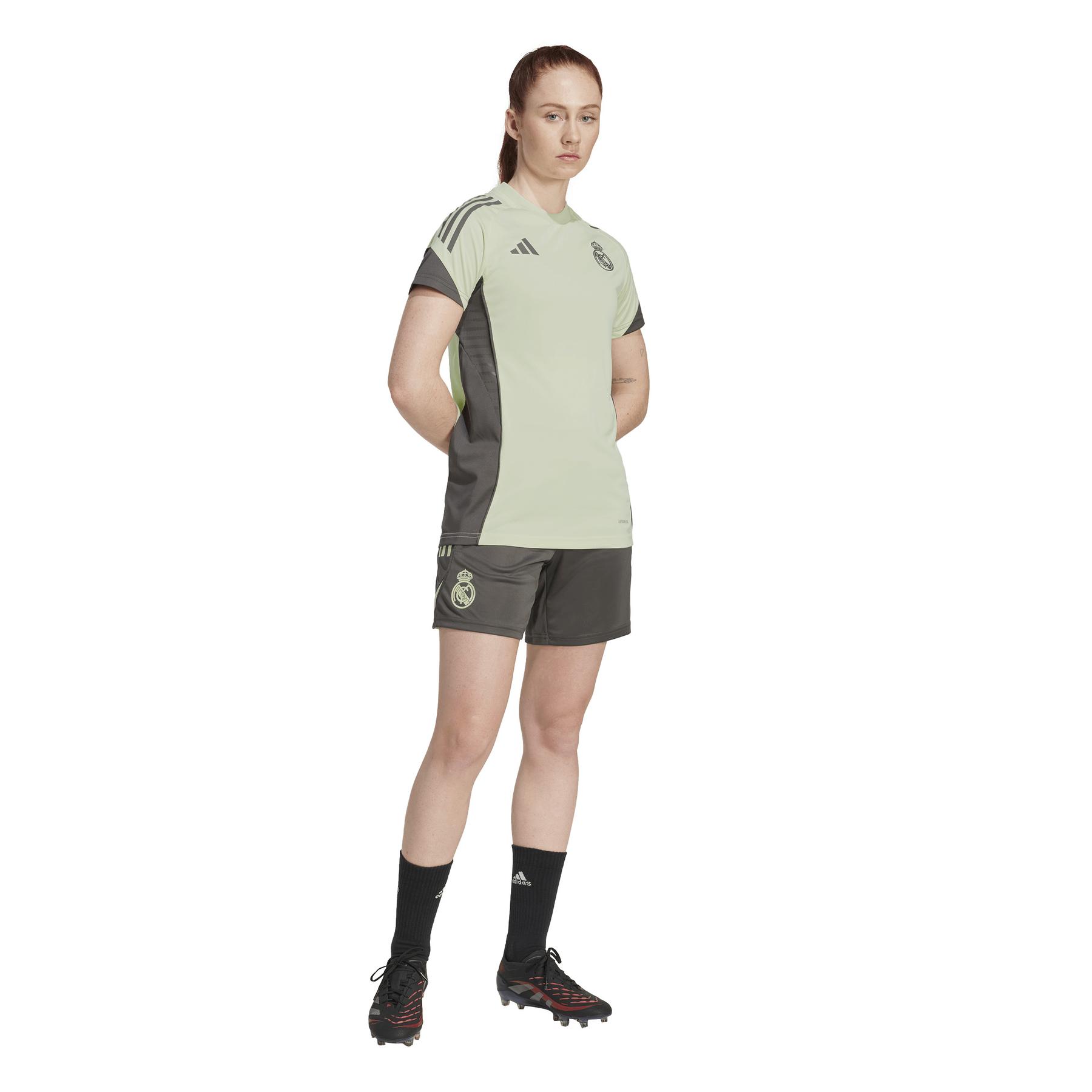 product/a/d/adidas_jp3993_utigre_5.jpg