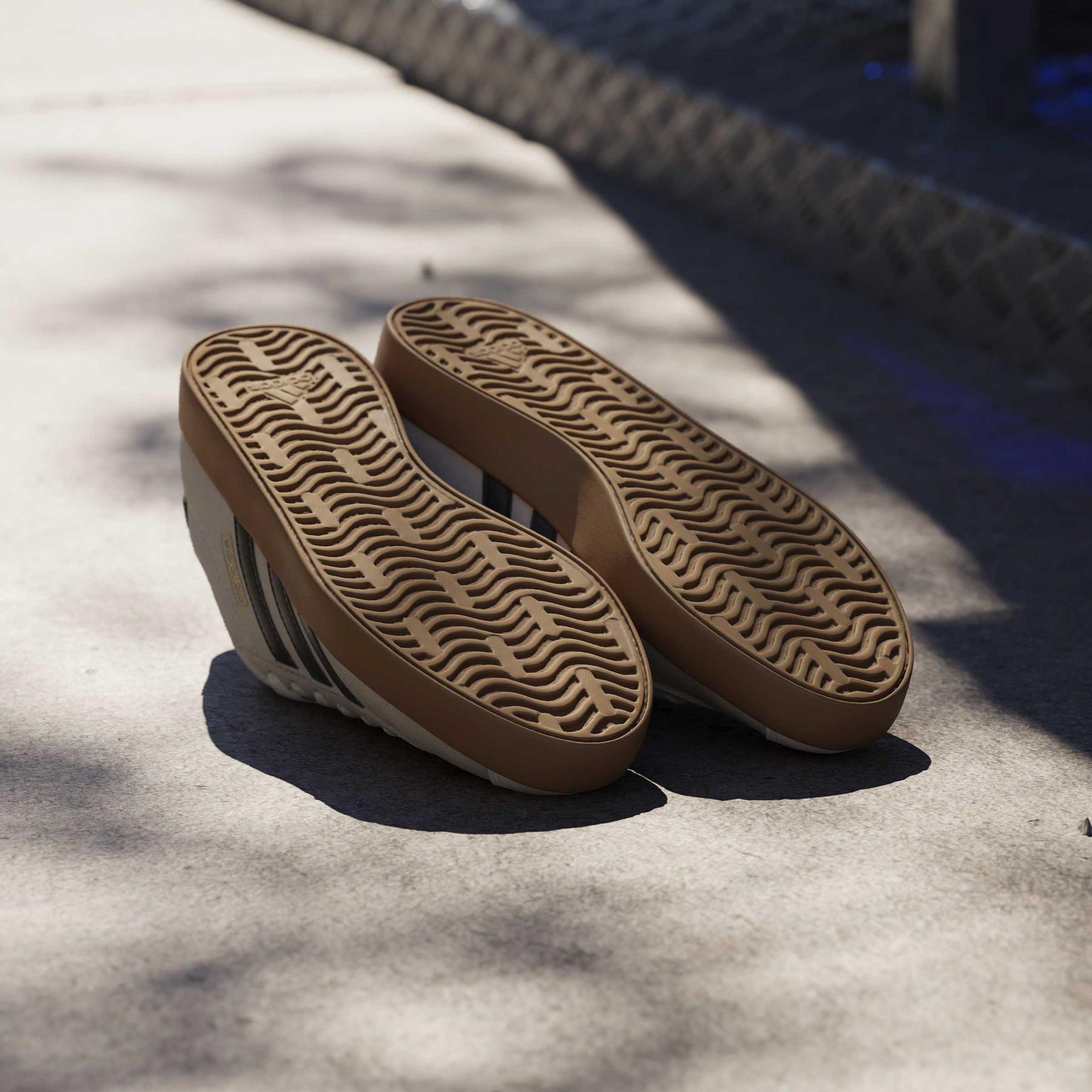 product/a/d/adidas_jp5351_16_footwear_photography_heromrktng_view_4-nw091625.jpg