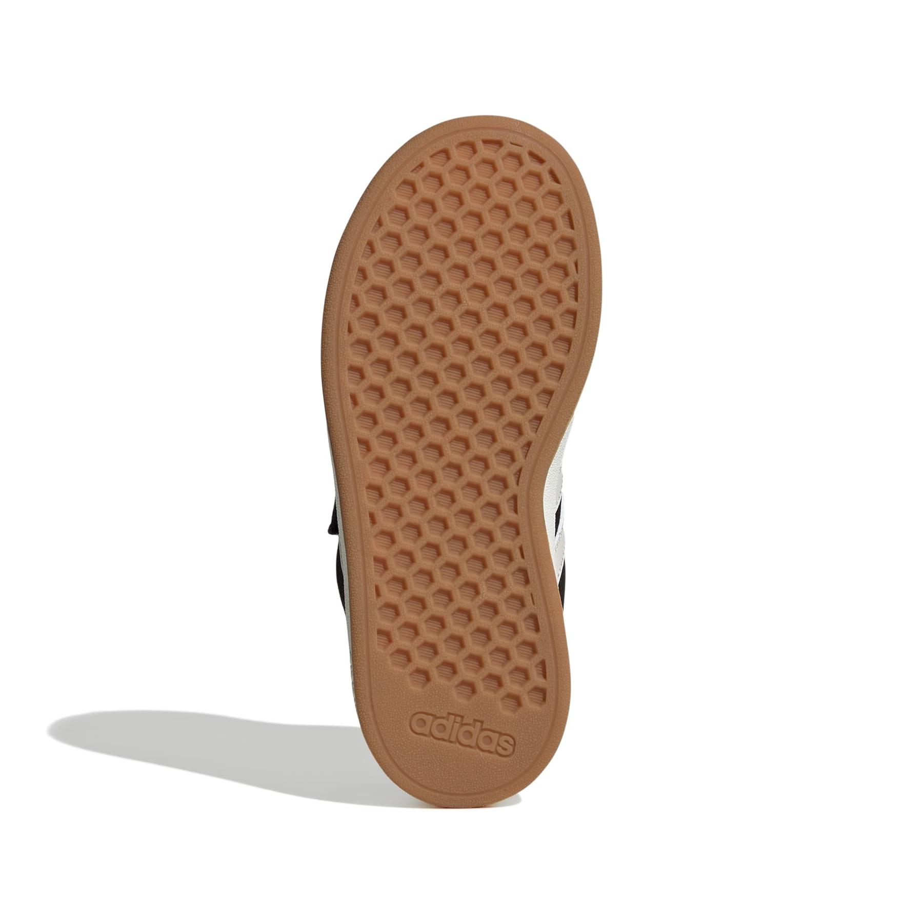 product/a/d/adidas_jp5896_4_footwear_photography_bottom_view_white-nw091625.jpg