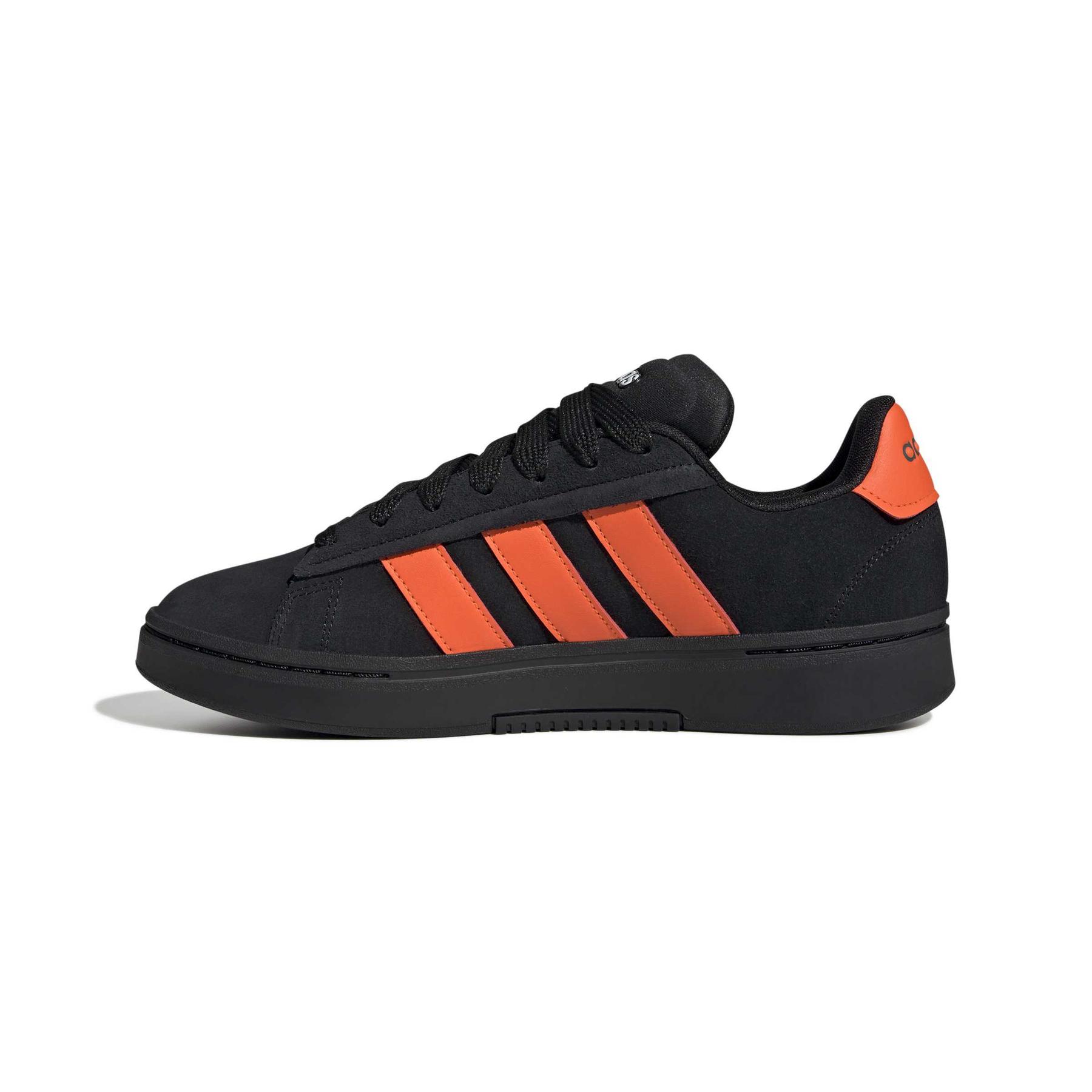 product/a/d/adidas_jp7532_5_footwear_photography_side_medial_center_view_white-nw091625.jpg