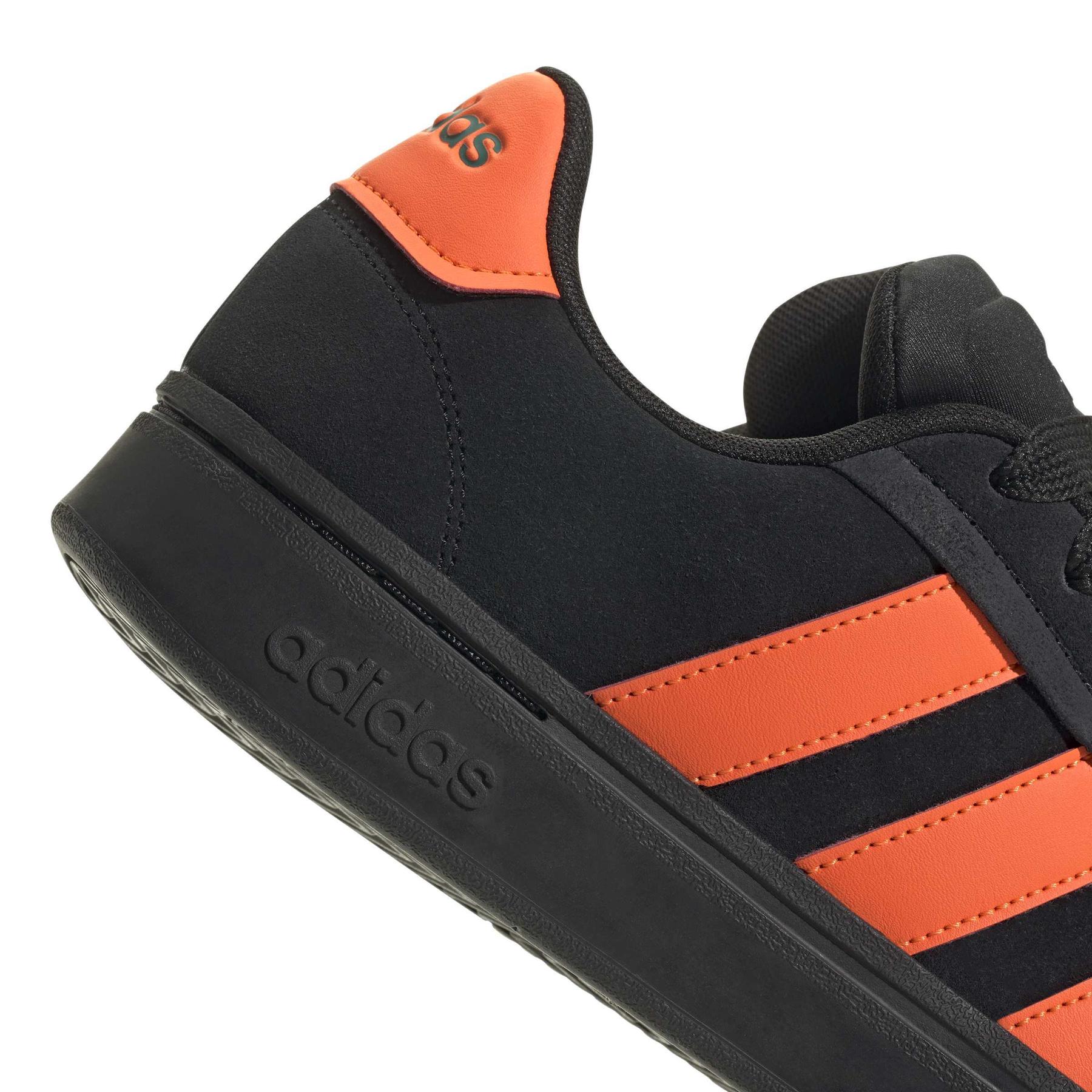 product/a/d/adidas_jp7532_8_footwear_photography_detail_view_1_white-nw091625.jpg