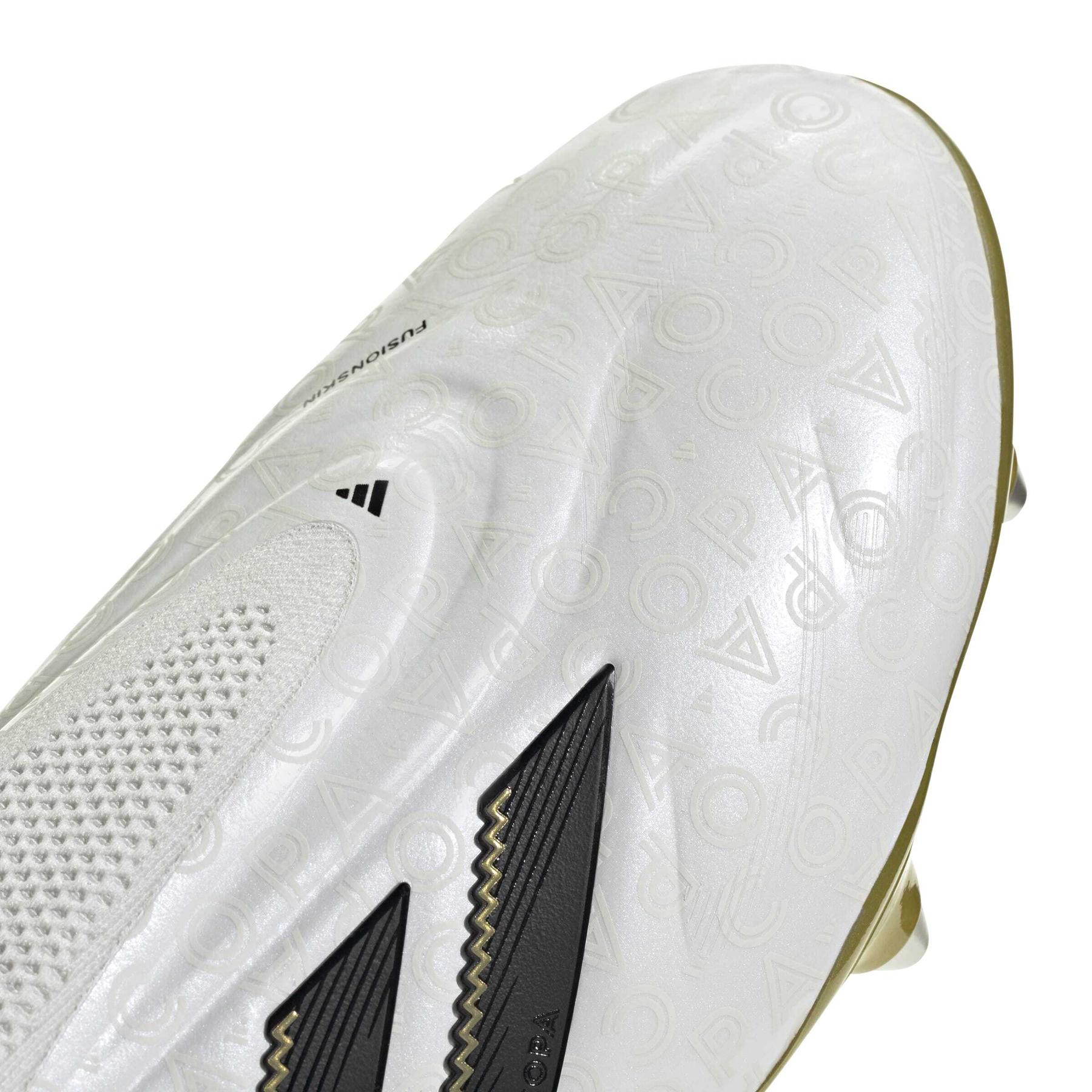 product/a/d/adidas_jq1778_7_footwear_photography_detail_view_1_white-nw091625.jpg