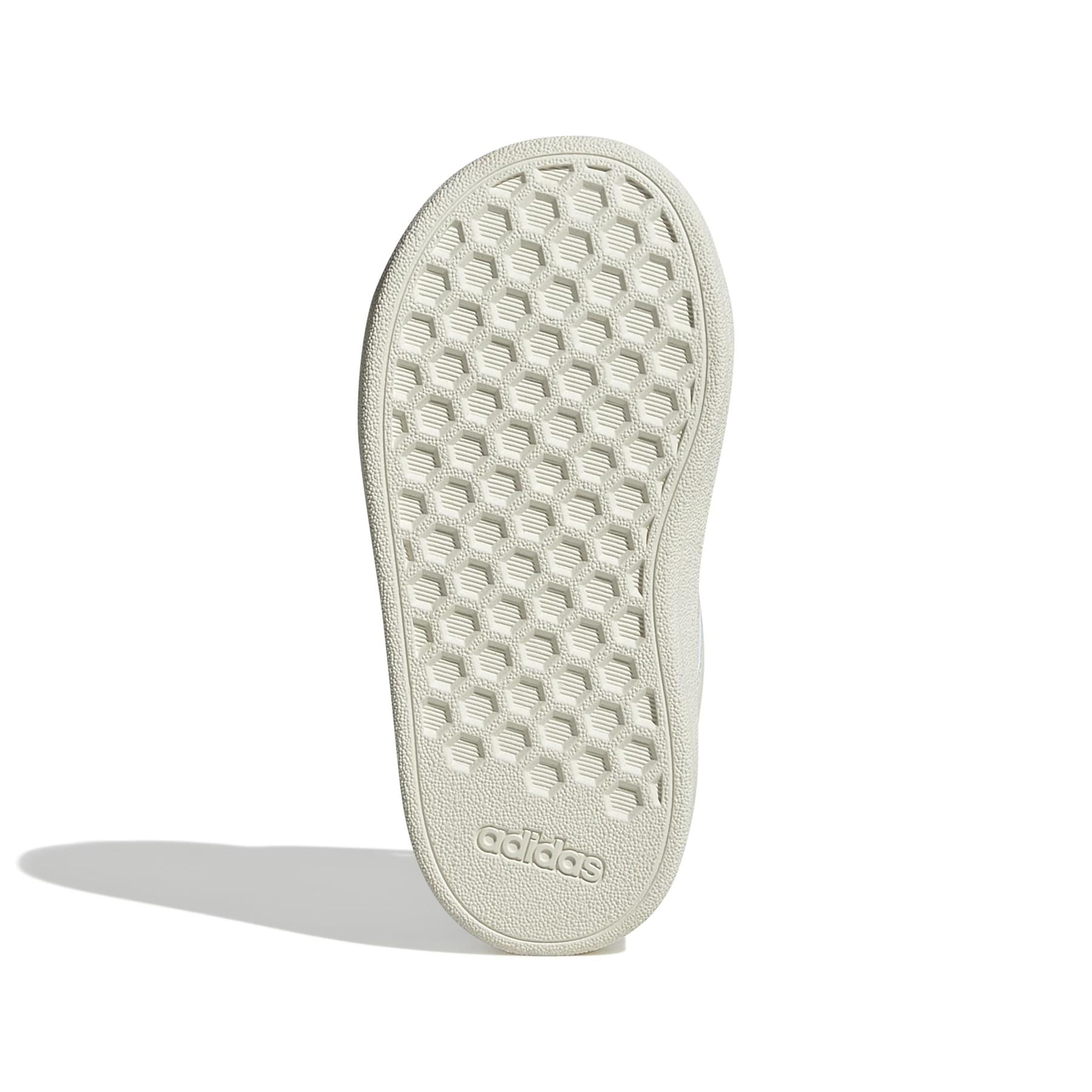 product/a/d/adidas_jr0776_4_footwear_photography_bottom_view_white-nw091625.jpg