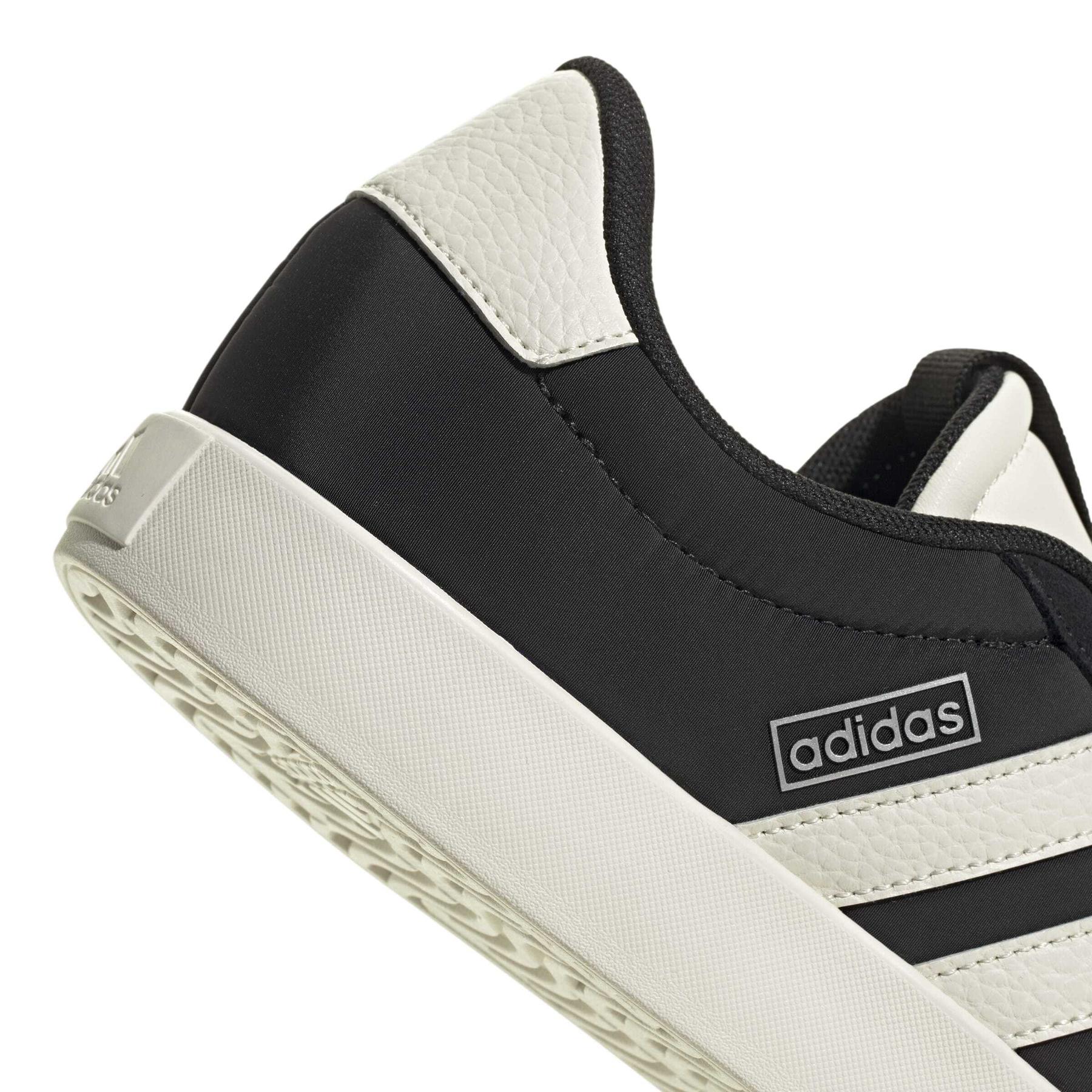 product/a/d/adidas_jr2339_9_footwear_photography_detail_view_2_white-nw091625.jpg