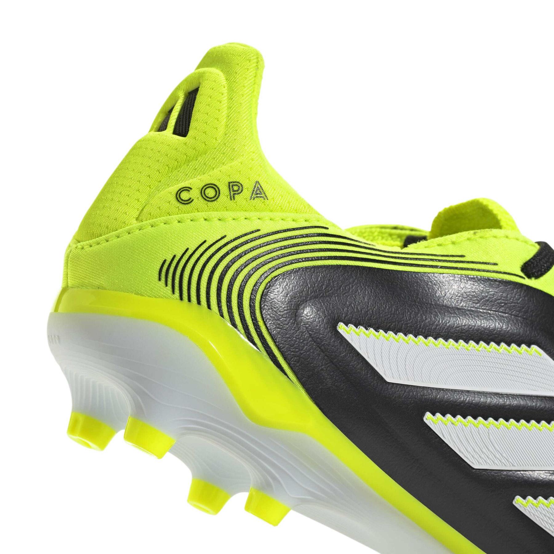 product/a/d/adidas_jr2850_8_footwear_photography_detail_view_2_white-nw091625.jpg