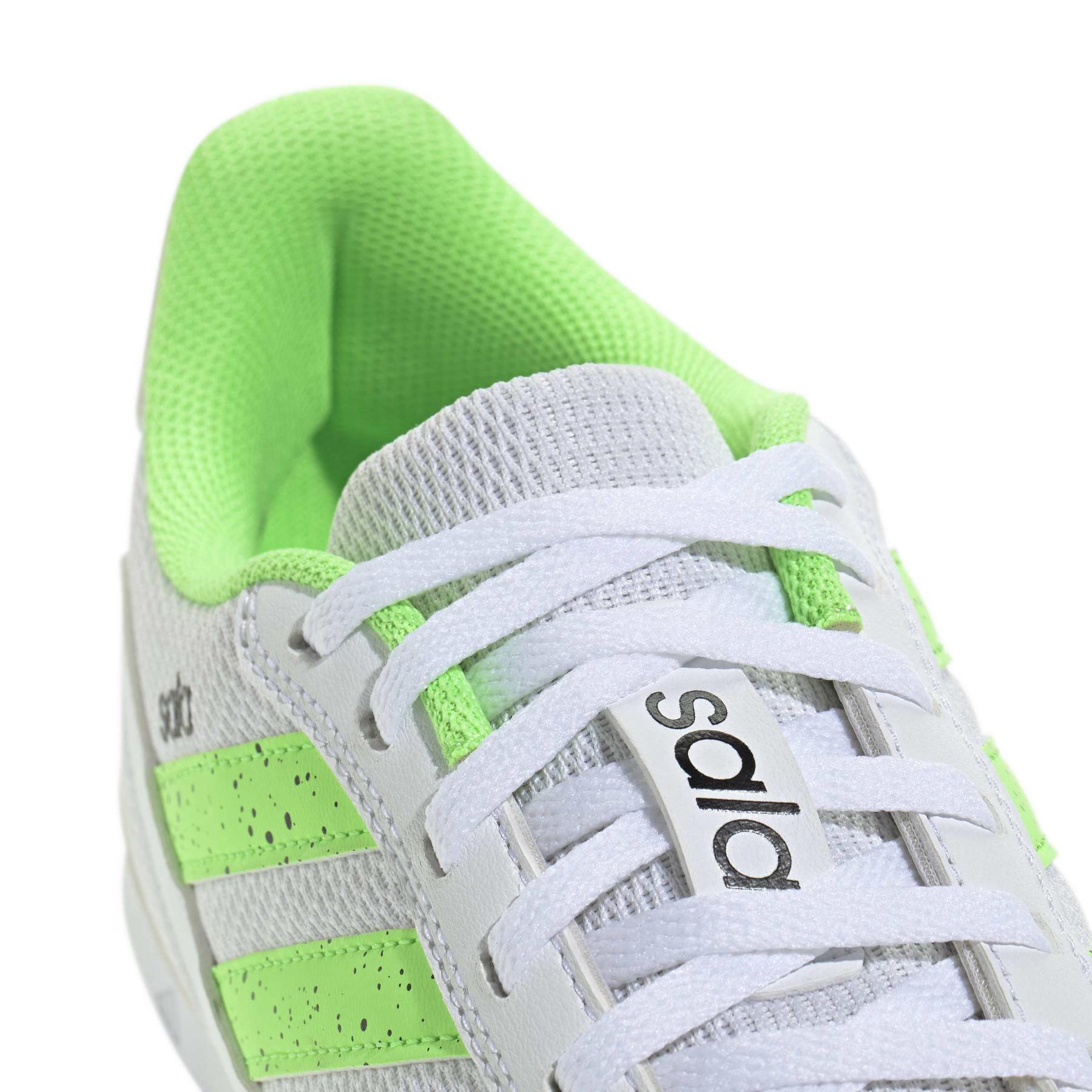 product/a/d/adidas_jr5399_7_footwear_photography_detail_view_1_white.jpg