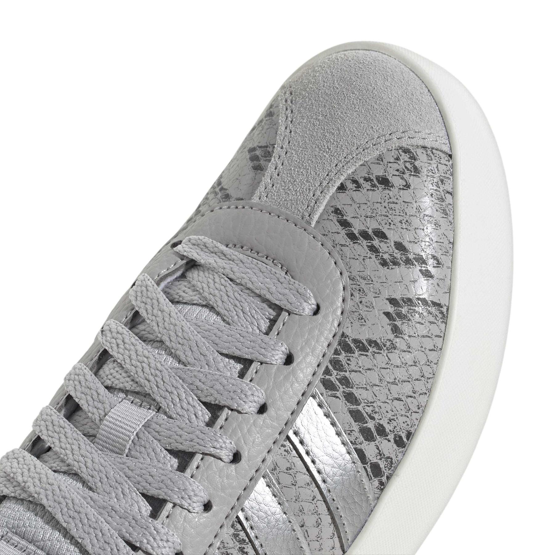 product/a/d/adidas_jr8669_9_footwear_photography_detail_view_2_white-nw091725.jpg