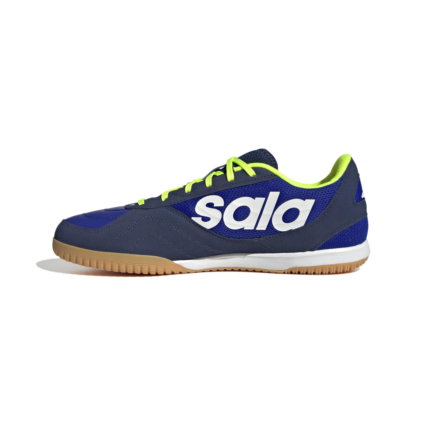 product/a/d/adidas_js0653_4_footwear_photography_side_medial_center_view_white-nw091725.jpg