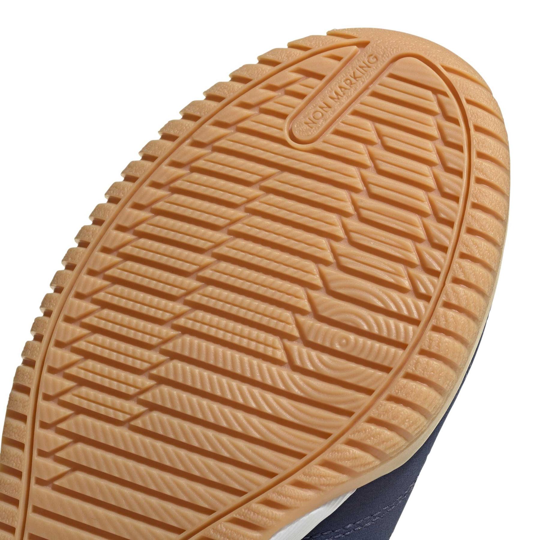 product/a/d/adidas_js0653_8_footwear_photography_detail_view_2_white-nw091725.jpg