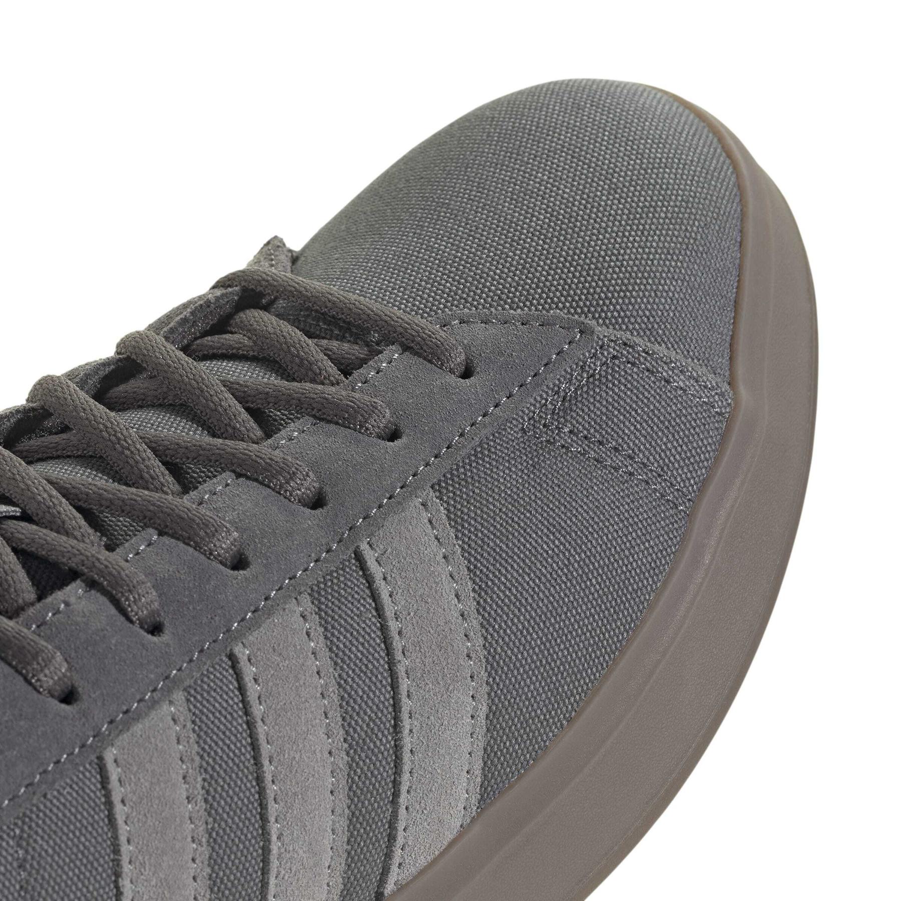 product/a/d/adidas_js1702_9_footwear_photography_detail_view_2_white-nw091725.jpg