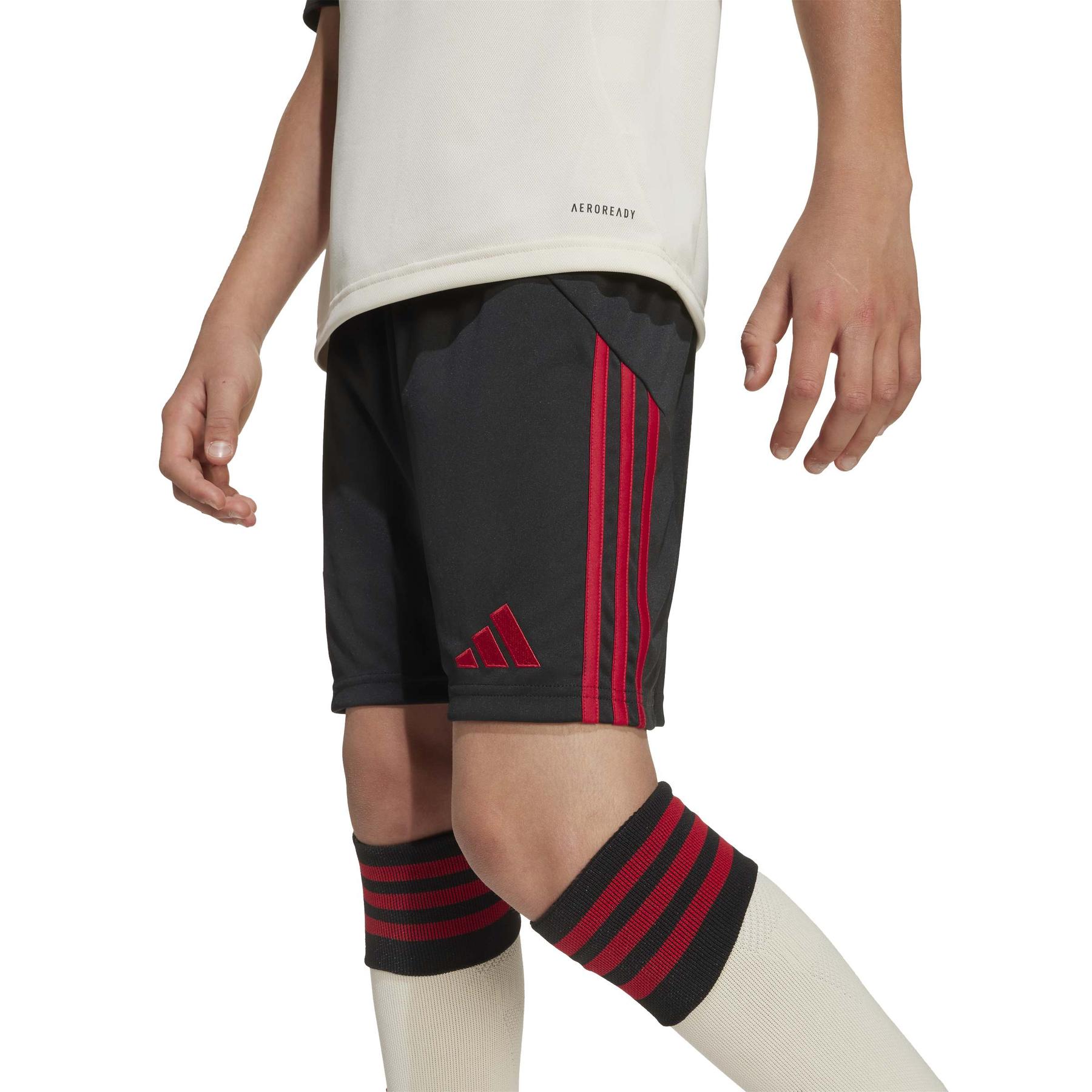 product/a/d/adidas_jv6461_5_apparel_on_model_detail_view_1_white.jpg