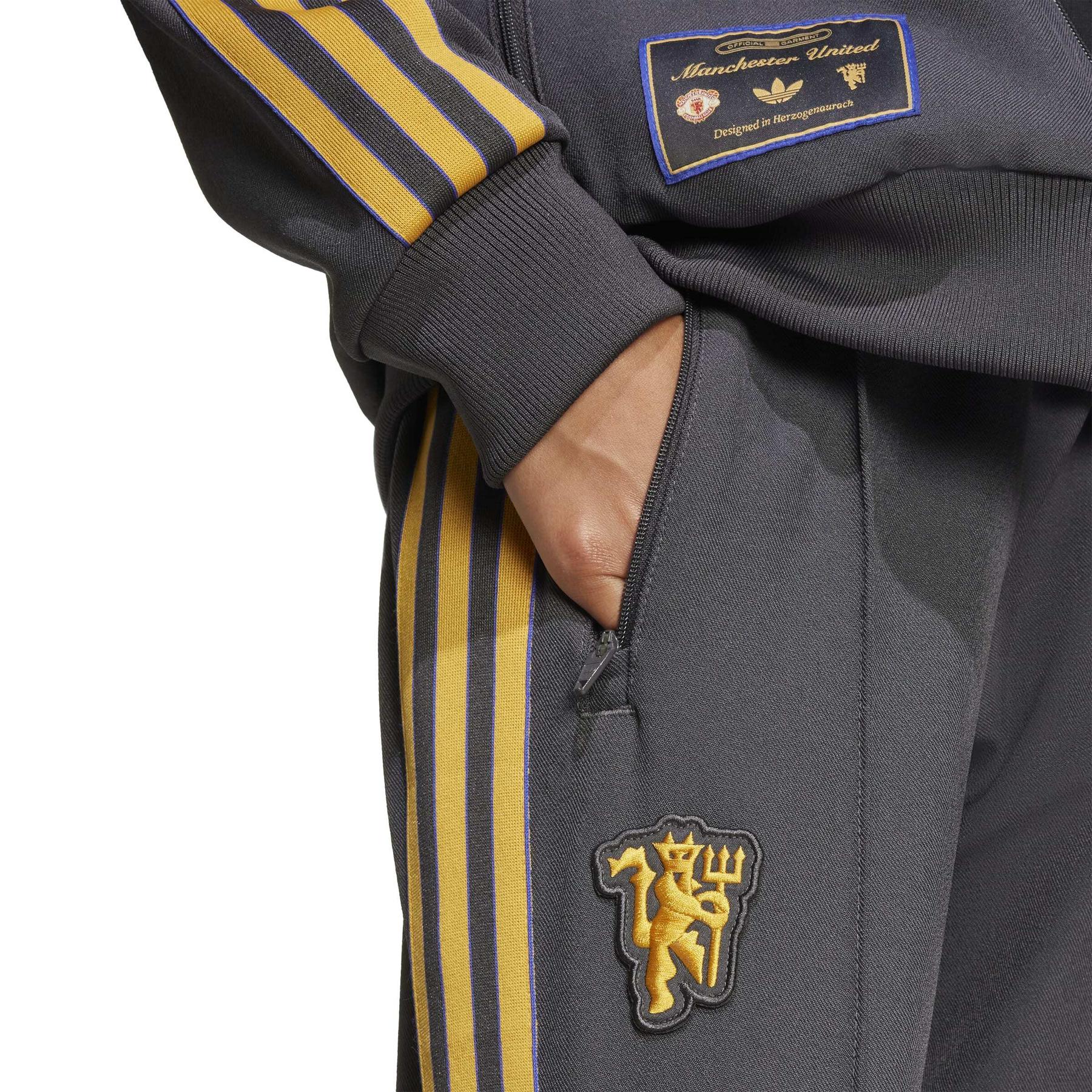 product/a/d/adidas_jy1081_5_apparel_on_model_detail_view_1_white.jpg