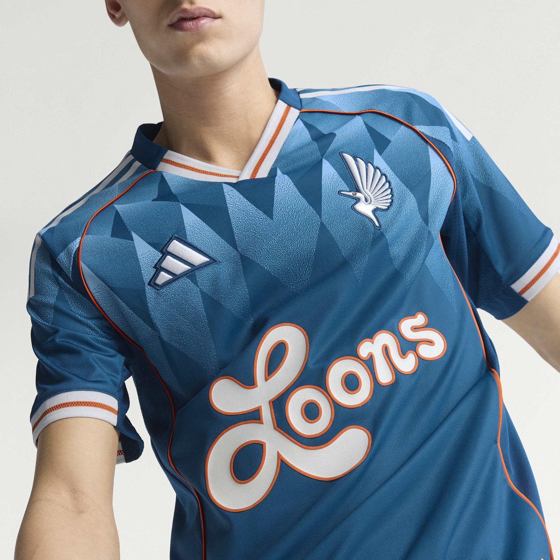 product/a/d/adidas_jy3559_10_apparel_photography_heromrktng_view_4.jpg