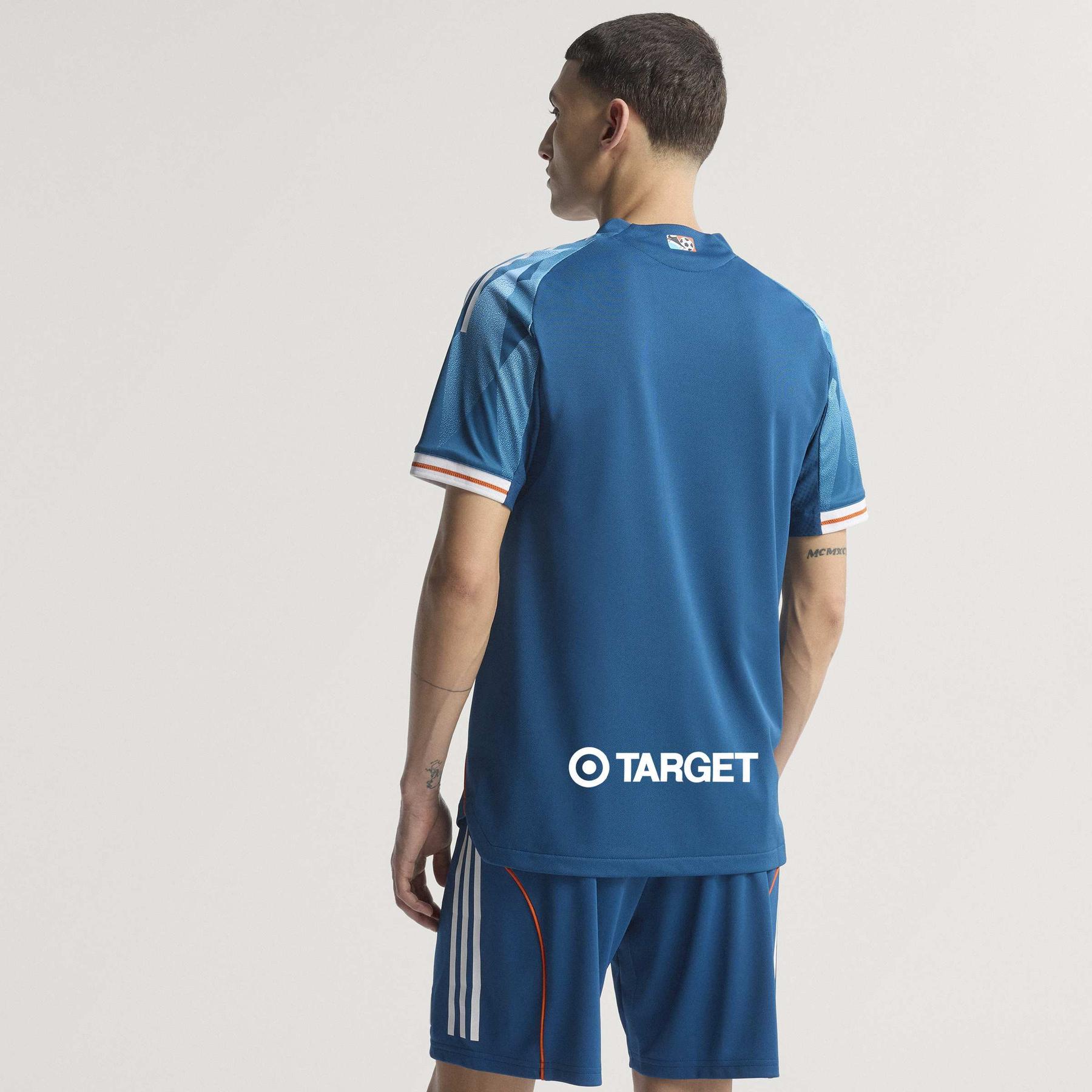 product/a/d/adidas_jy3559_9_apparel_photography_heromrktng_view_3.jpg
