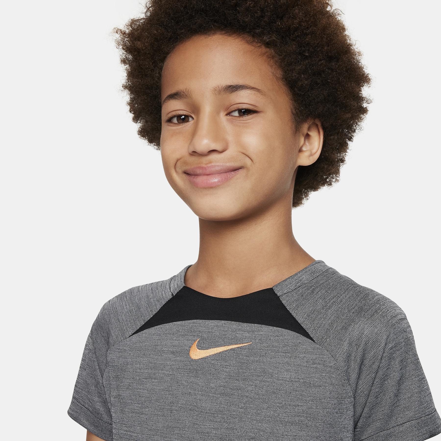 product/n/i/nike_dq8901-010_c_prem.jpg