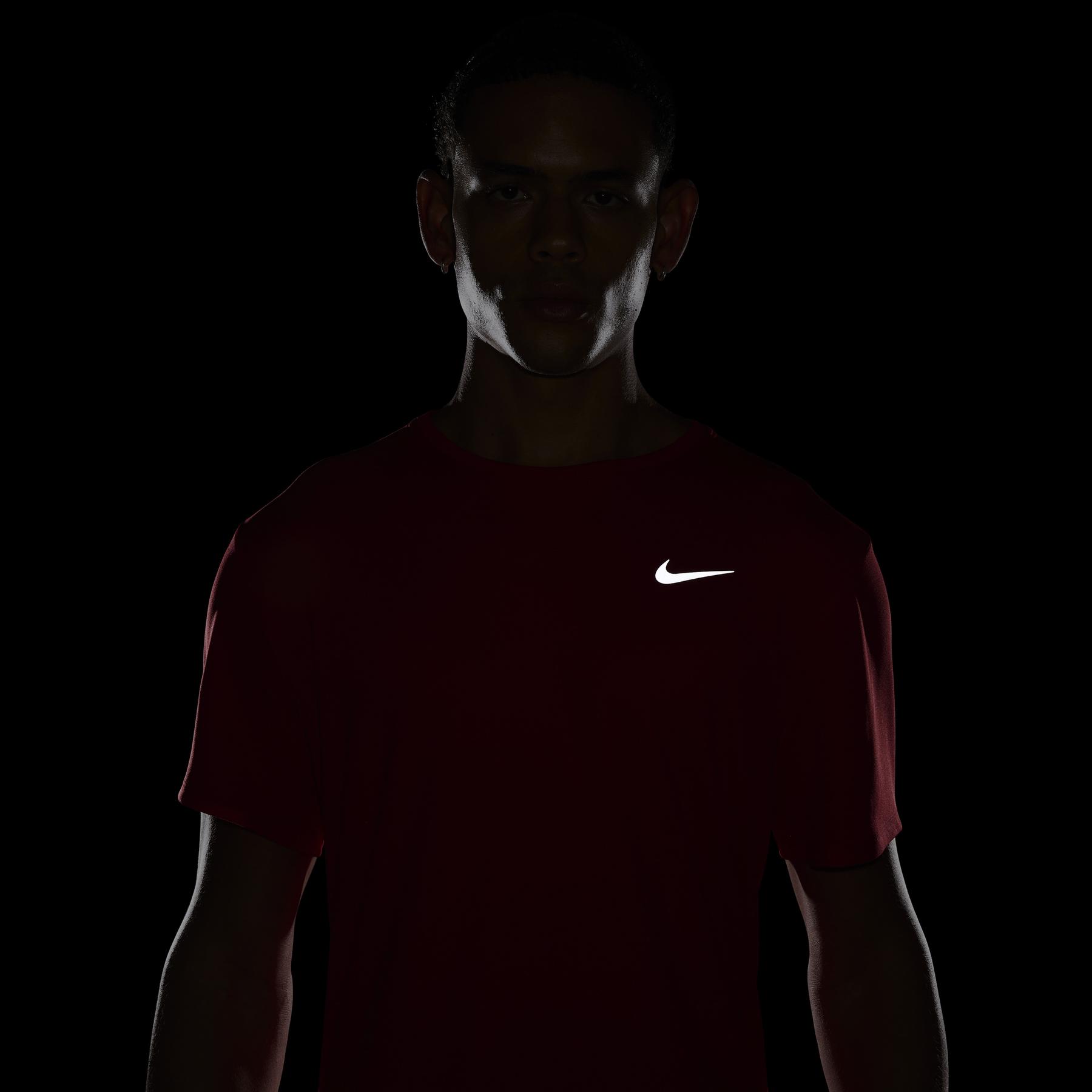 product/n/i/nike_dv9315-657_university-red-reflective-silv_6.jpg