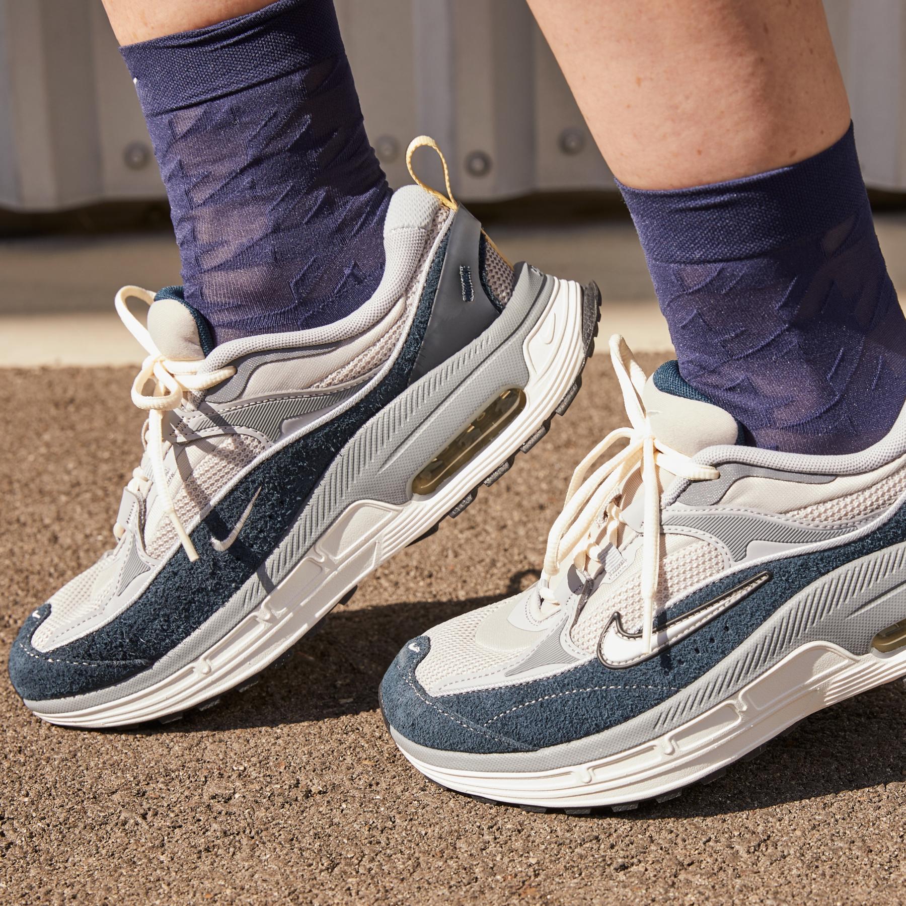 product/n/i/nike_dz6754-001-phsym002.jpg