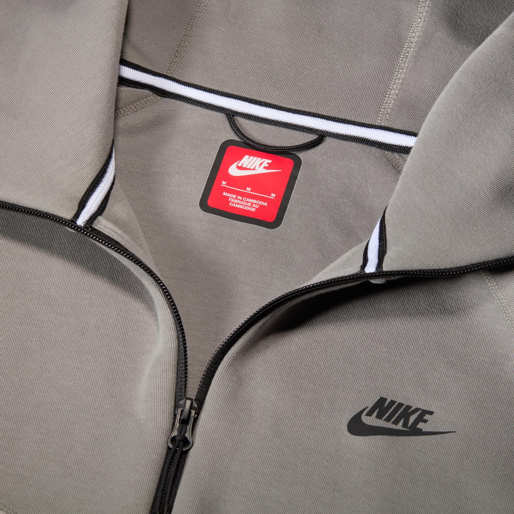 product/n/i/nike_fb7921-014-phsym002_082824.jpg