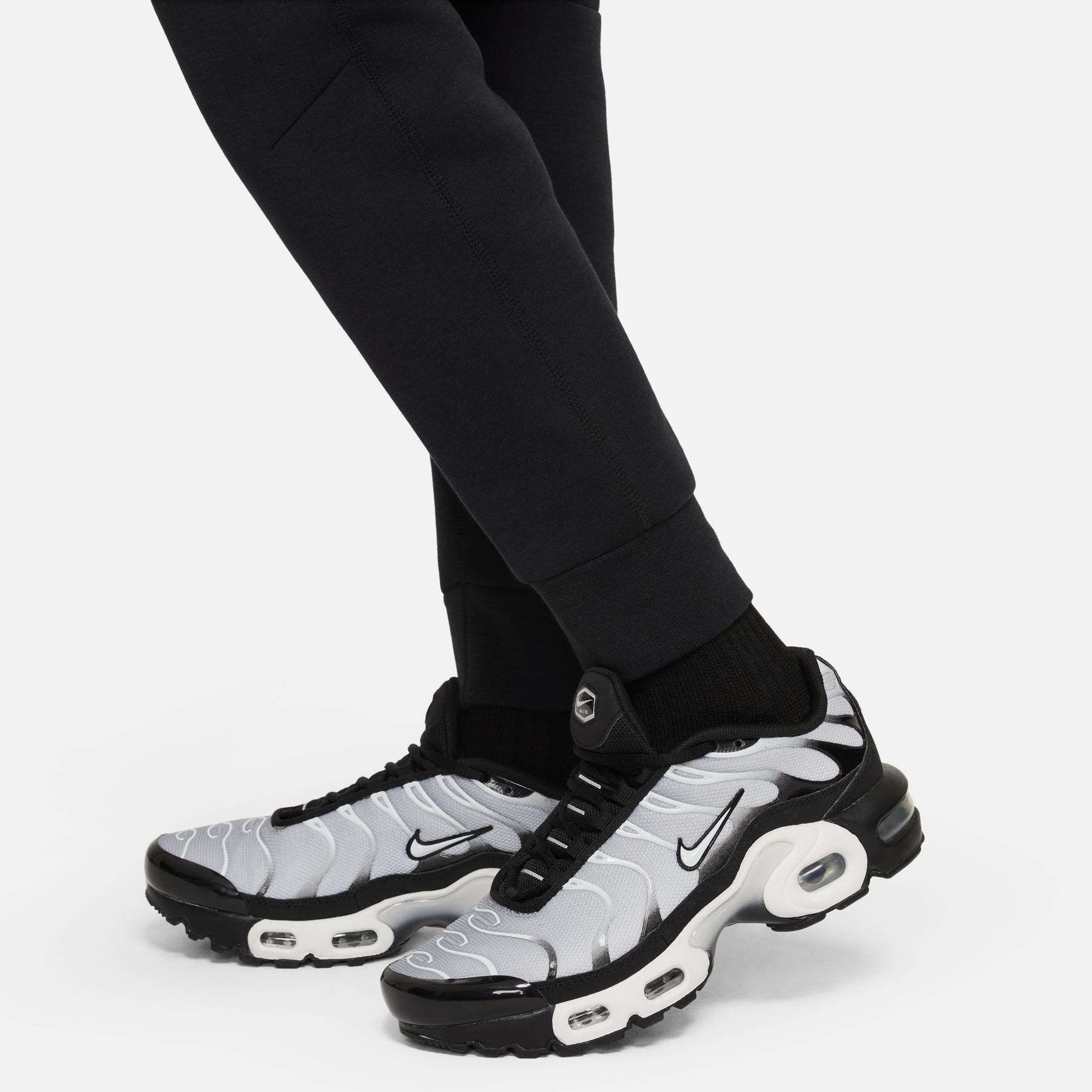 product/n/i/nike_fd3287-010-phsym004.jpg