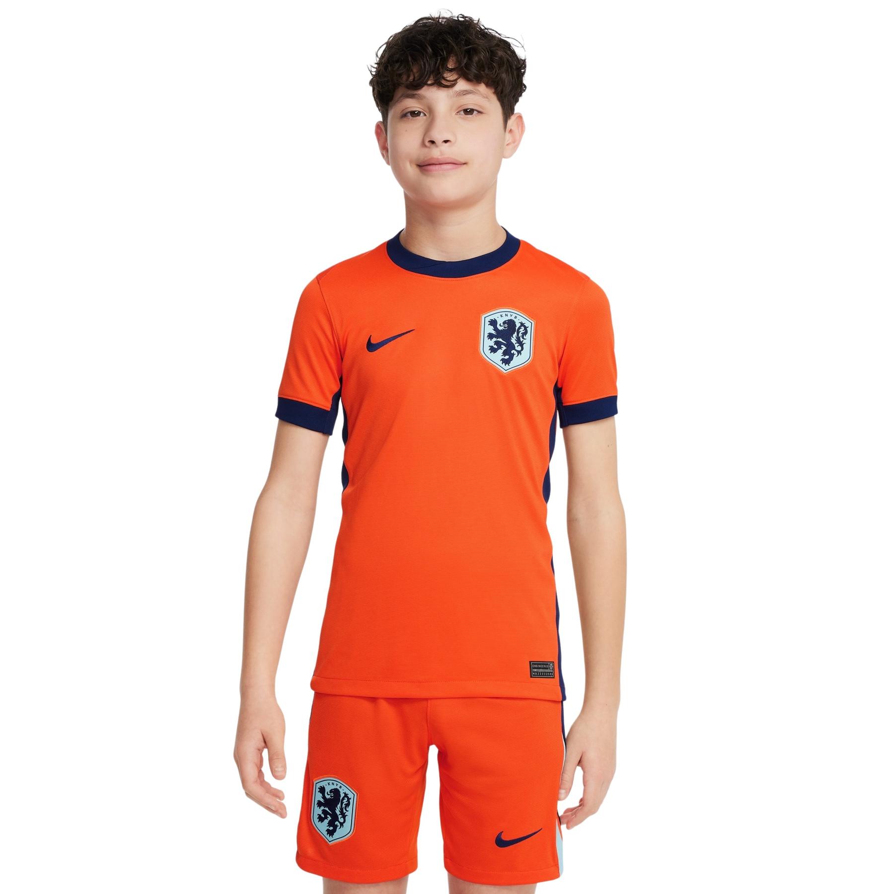 product/n/i/nike_fj4372-819-phsfm001.jpg