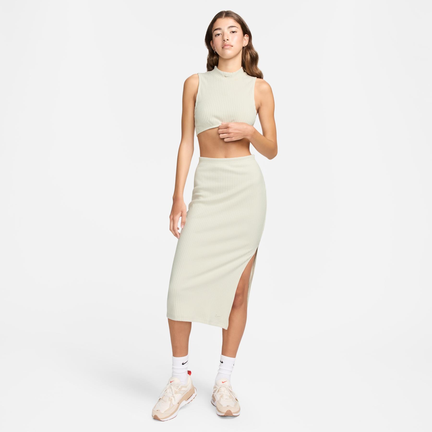 product/n/i/nike_fn3677-104-phsym005.jpg