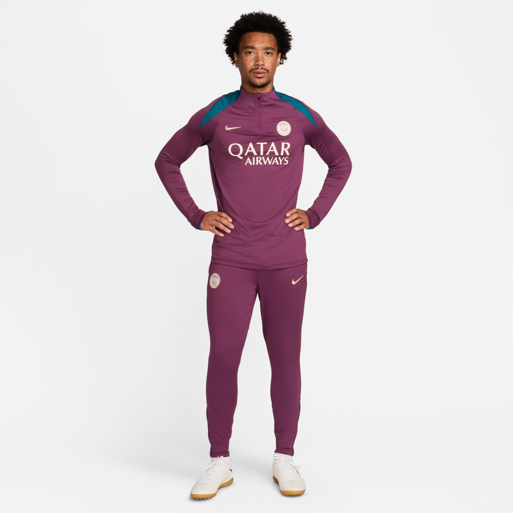 product/n/i/nike_fn9429-610-phsym005.jpg