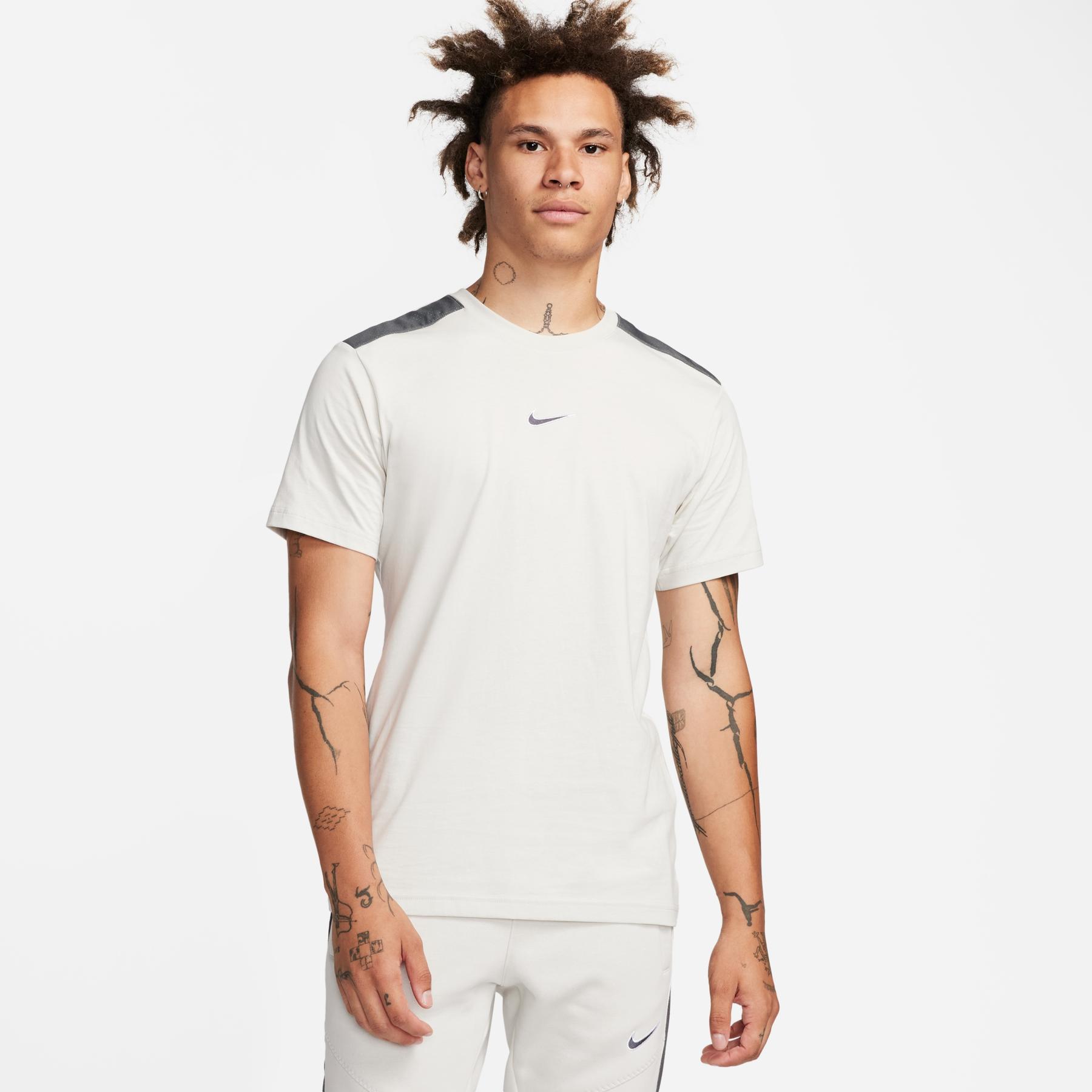 product/n/i/nike_fq8821-072-phsfm001_s23.jpg