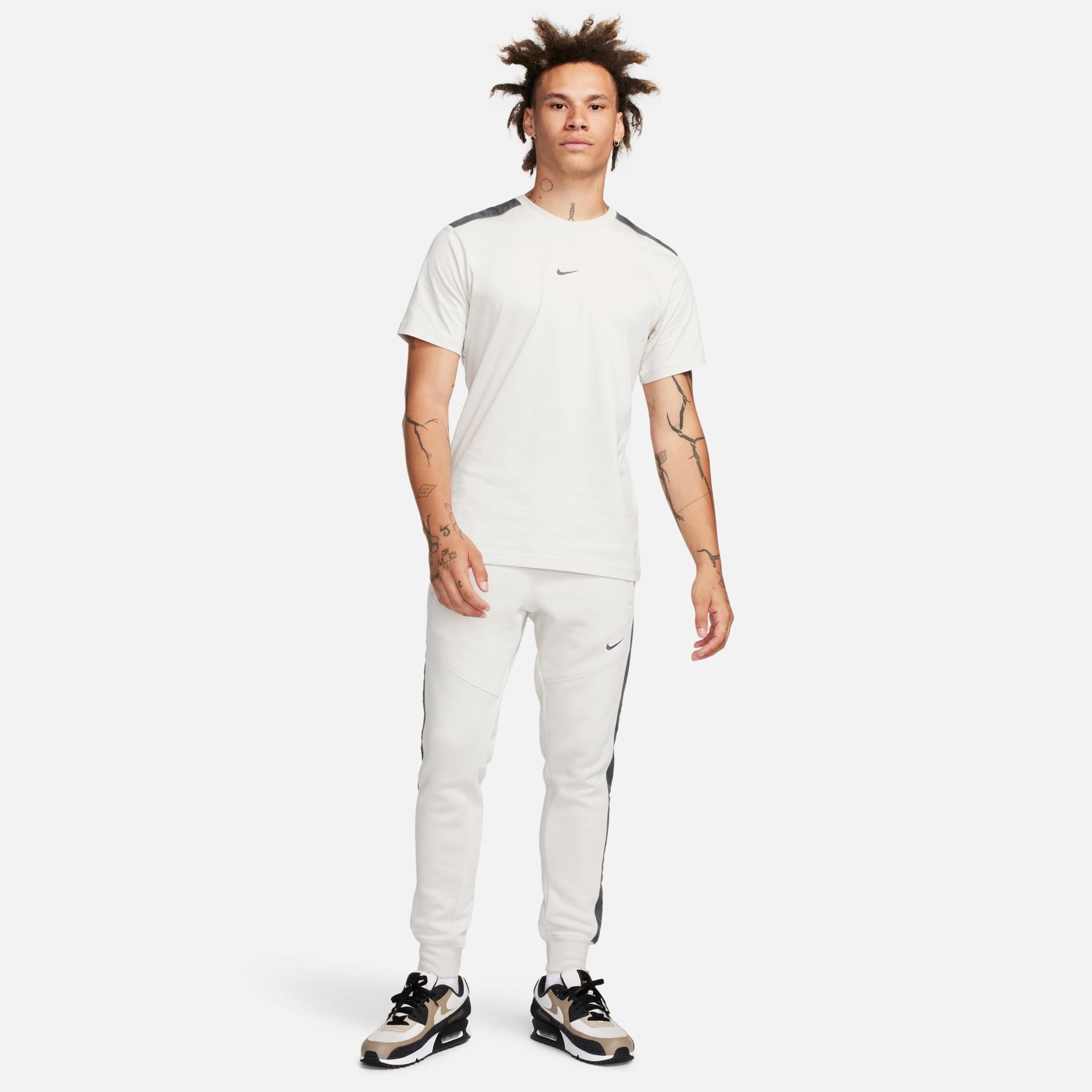 product/n/i/nike_fq8821-072-phsym003_s23.jpg