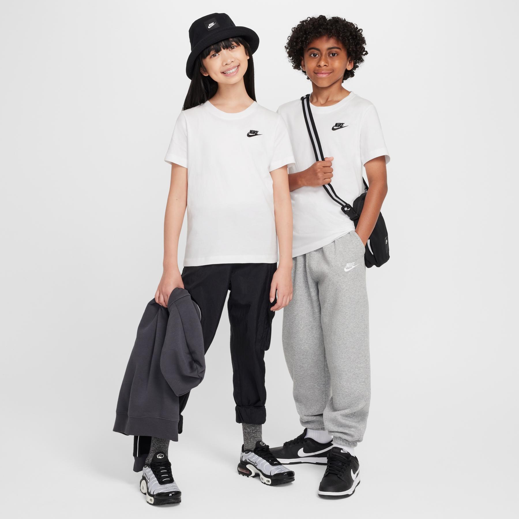 product/n/i/nike_fz5177-100-phcym002.jpg