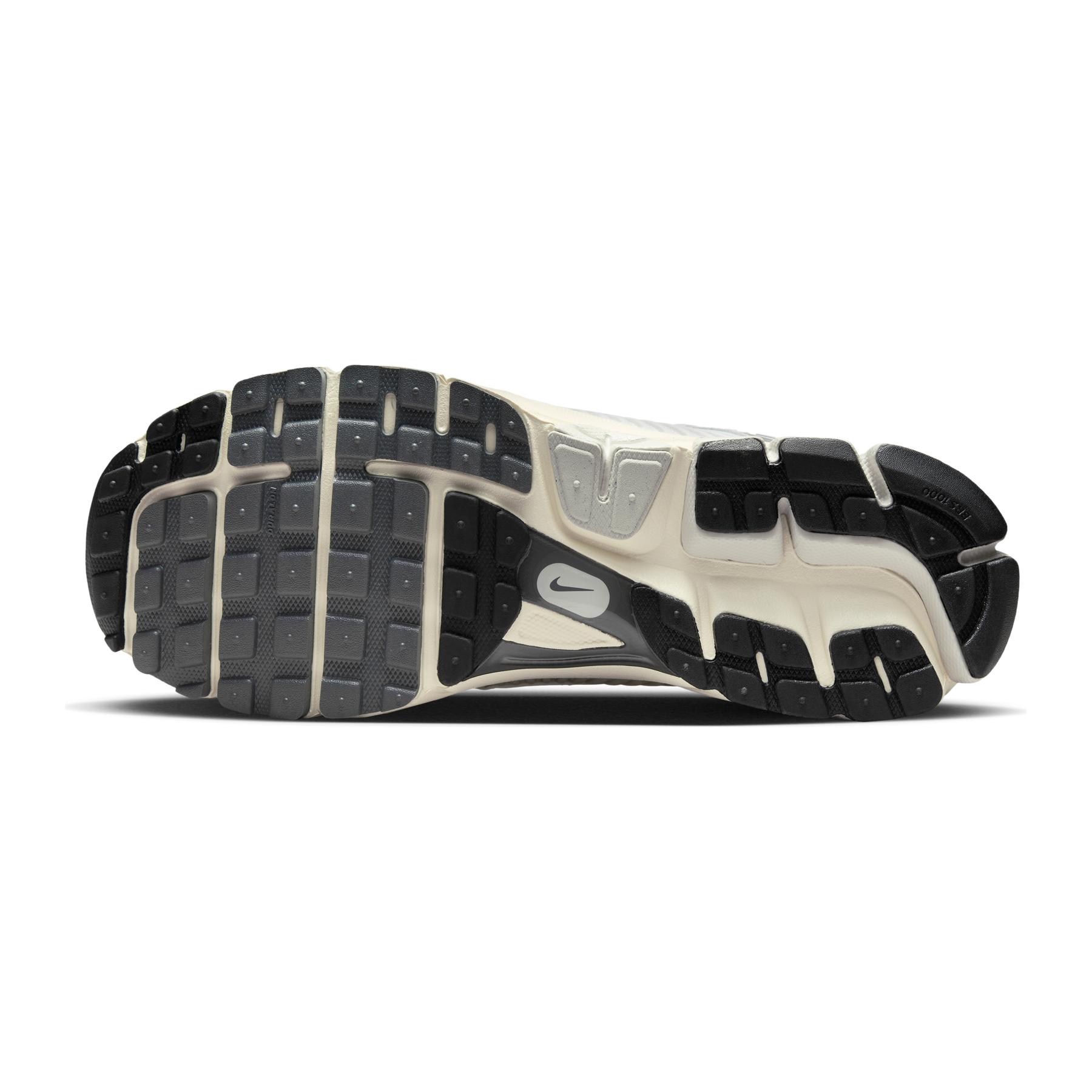 product/n/i/nike_hf0731-007-phsuh000.jpg