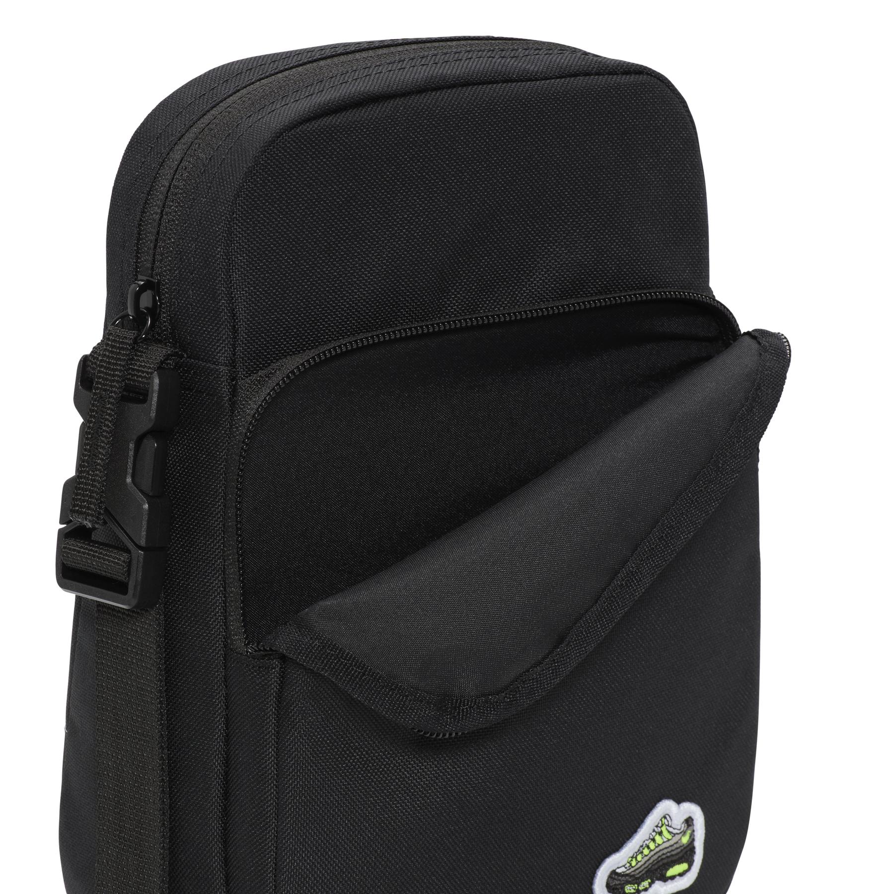 product/n/i/nike_hj8329-010_noir-noir-blanc_1.jpg