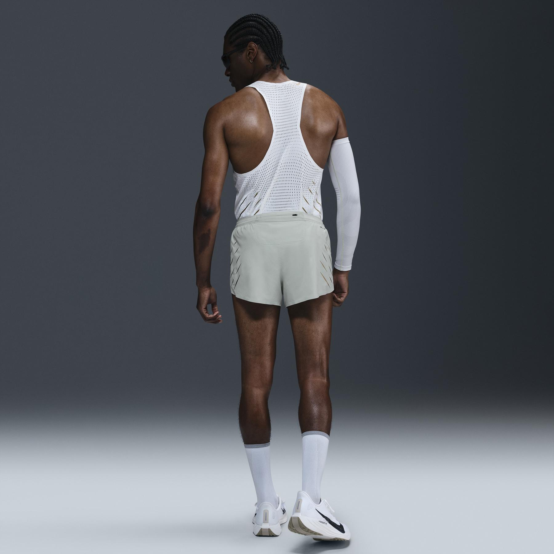product/n/i/nike_hq4197-034_light-silver-metallic-gold_4.jpg