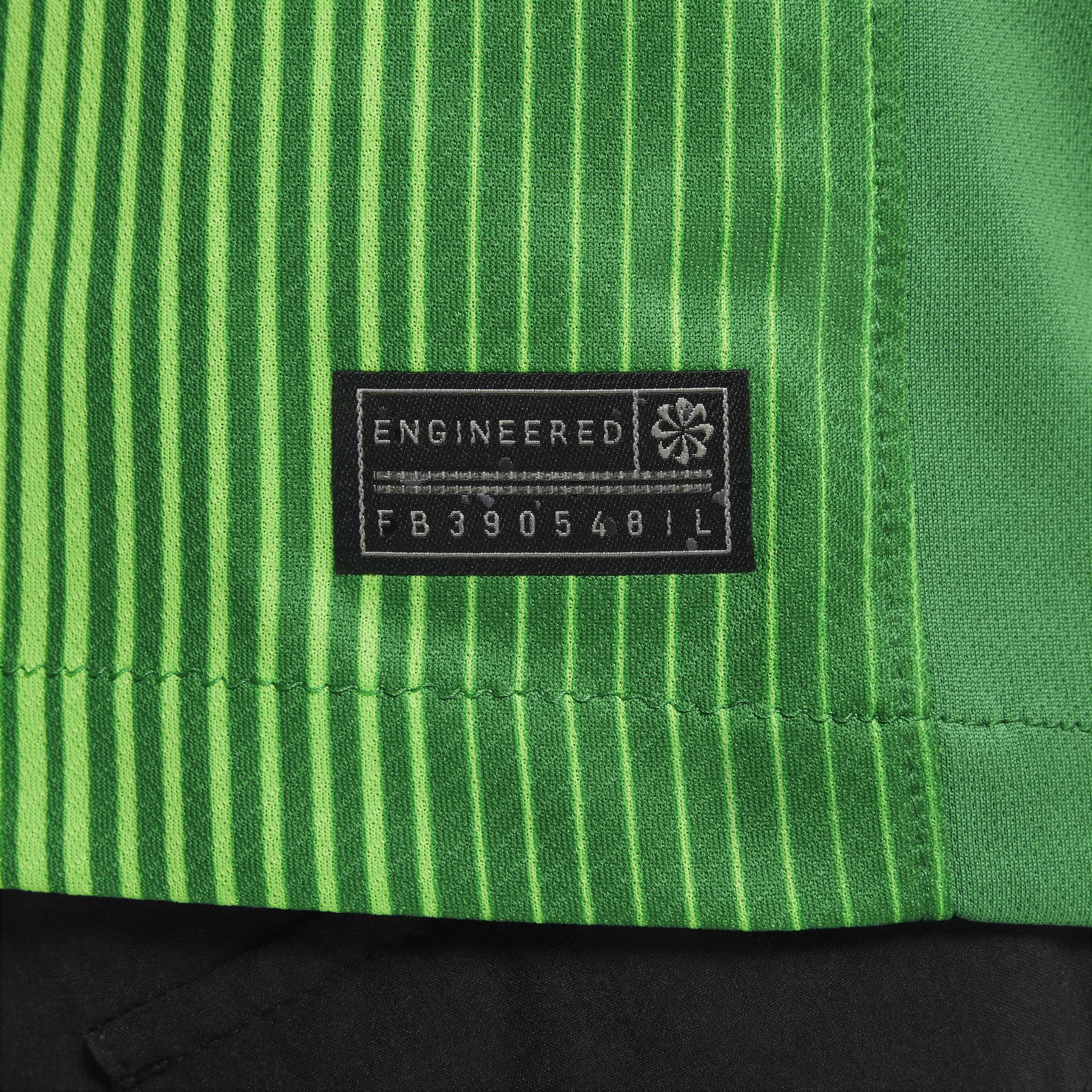 product/n/i/nike_if3959-310_lucky-green-green-strike-noir_2.jpg