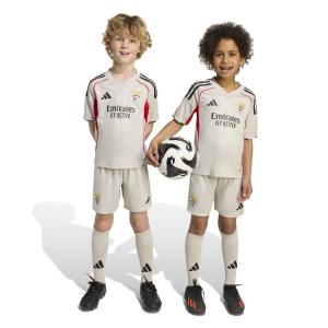 product/2/0/2025_09_adidas_jn9946_12_apparel_on_model_standard_unisex_pair_shot_white.jpg
