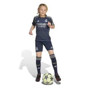 product/2/0/2025_adidas_jp3945_4_apparel_on_model_walking_view_white.jpg