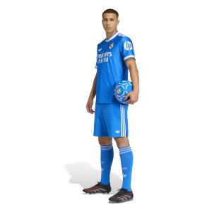 product/a/d/adidas_jv5839_6_apparel_on_model_standard_outfit_view_white.jpg