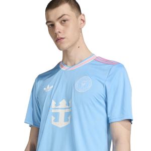 product/a/d/adidas_ka7502_8_apparel_on_model_detail_view_2_white.jpg