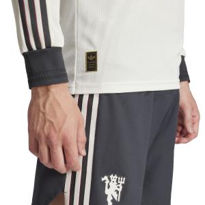 product/i/y/iy7812_9_apparel_on_model_detail_view_2_white.jpg