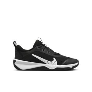 dm9027-002-baskets-enfant-nike-omni-multi-court-noir-blanc