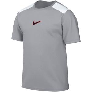 fq8821-012-t-shirt-nike-graphic-gris-loup-blanc