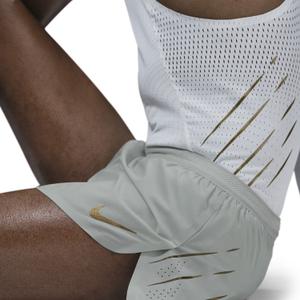 product/n/i/nike_hq4197-034_light-silver-metallic-gold_1.jpg