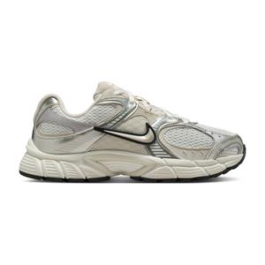 hq7901-104-baskets-femme-nike-v5-rnr-summit-white-lt-orewood-brn-sail-black